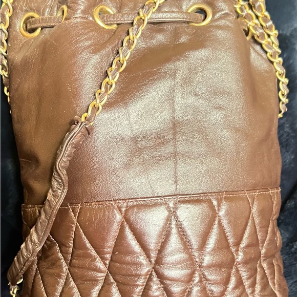Stylish Brown and Gold Backpack with Drawstring Closure and Quilted Design - Picture 4 of 15